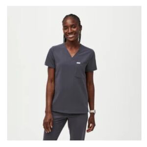 FIGS Women’s charcoal Catarina one pocket scrub top